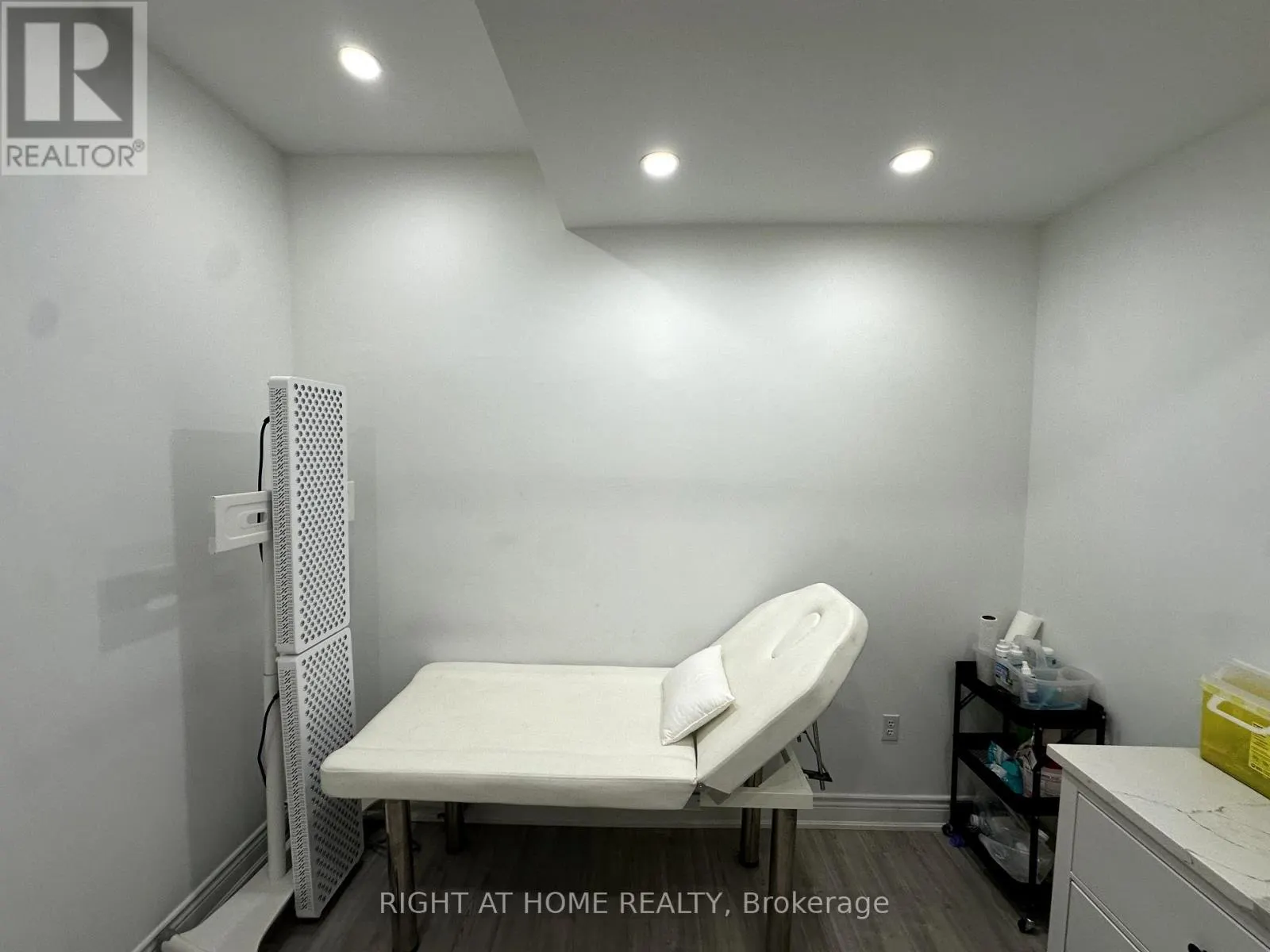 ROOM 1 - 1639 EGLINTON AVENUE W