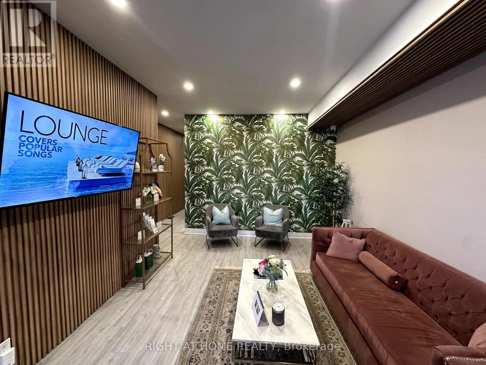 ROOM 1 - 1639 EGLINTON AVENUE W
