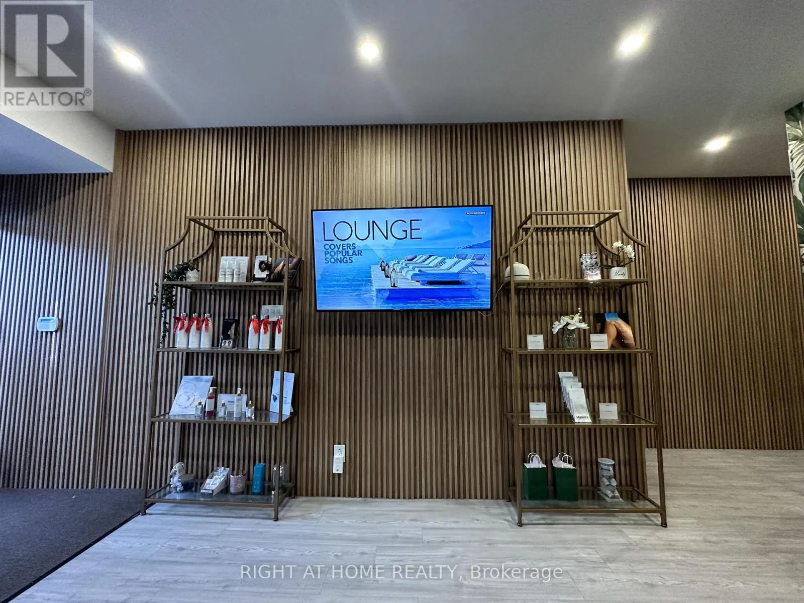ROOM 1 - 1639 EGLINTON AVENUE W