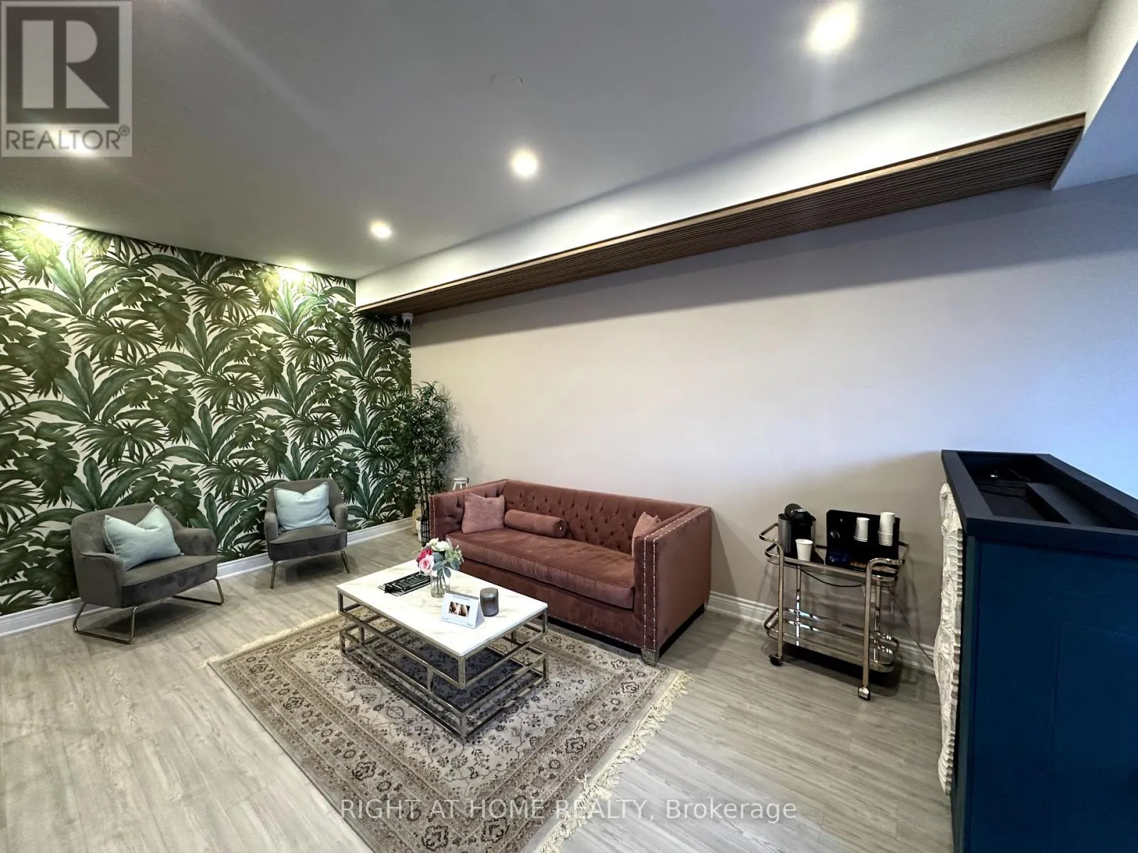 ROOM 1 - 1639 EGLINTON AVENUE W