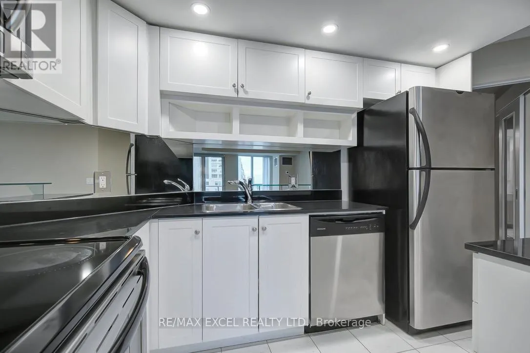 910 - 8 YORK STREET