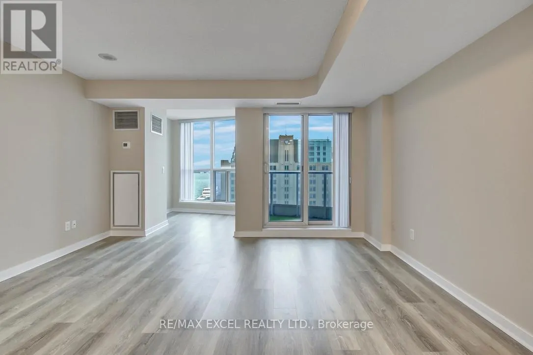 910 - 8 YORK STREET