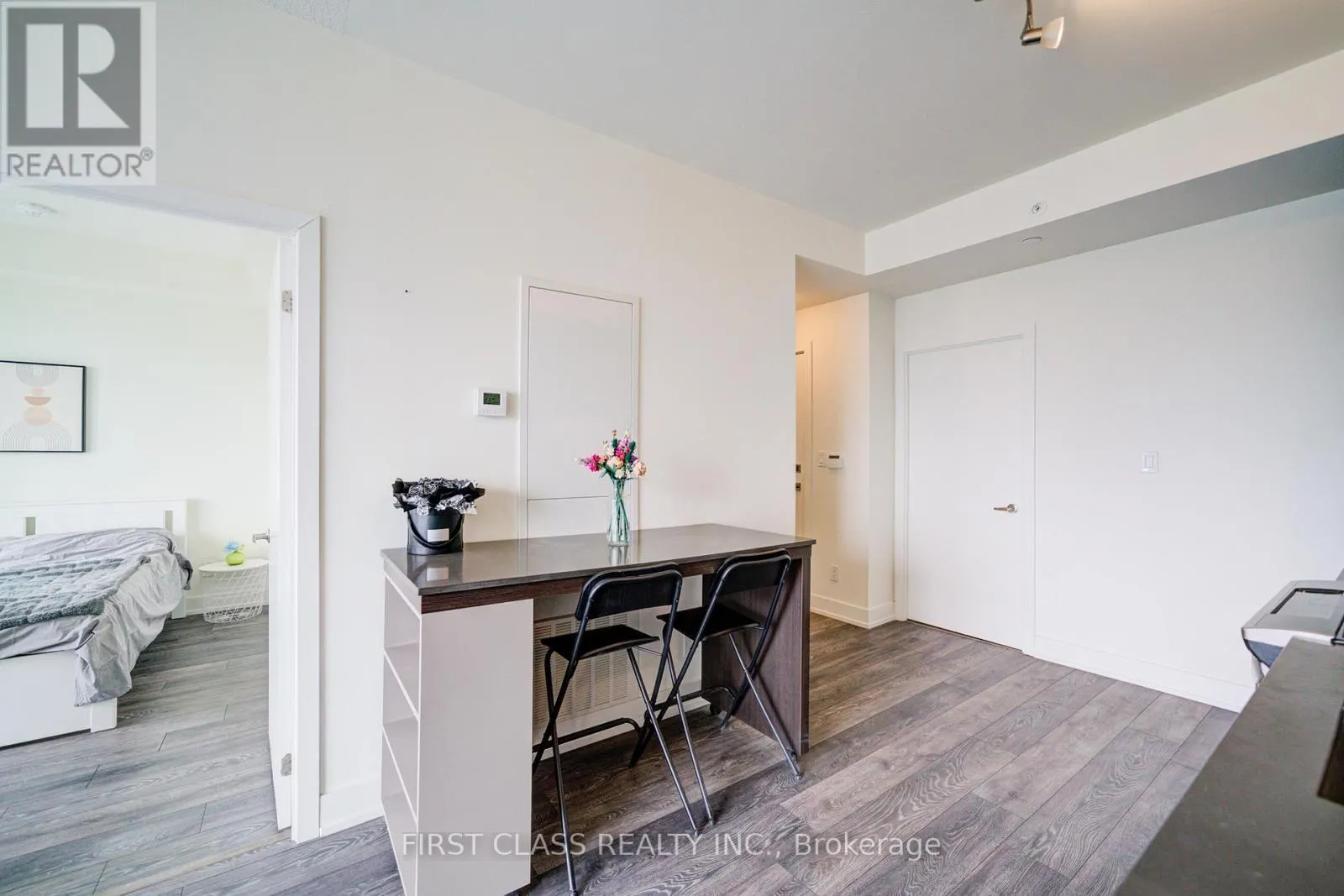 1601 - 180 FAIRVIEW MALL DRIVE
