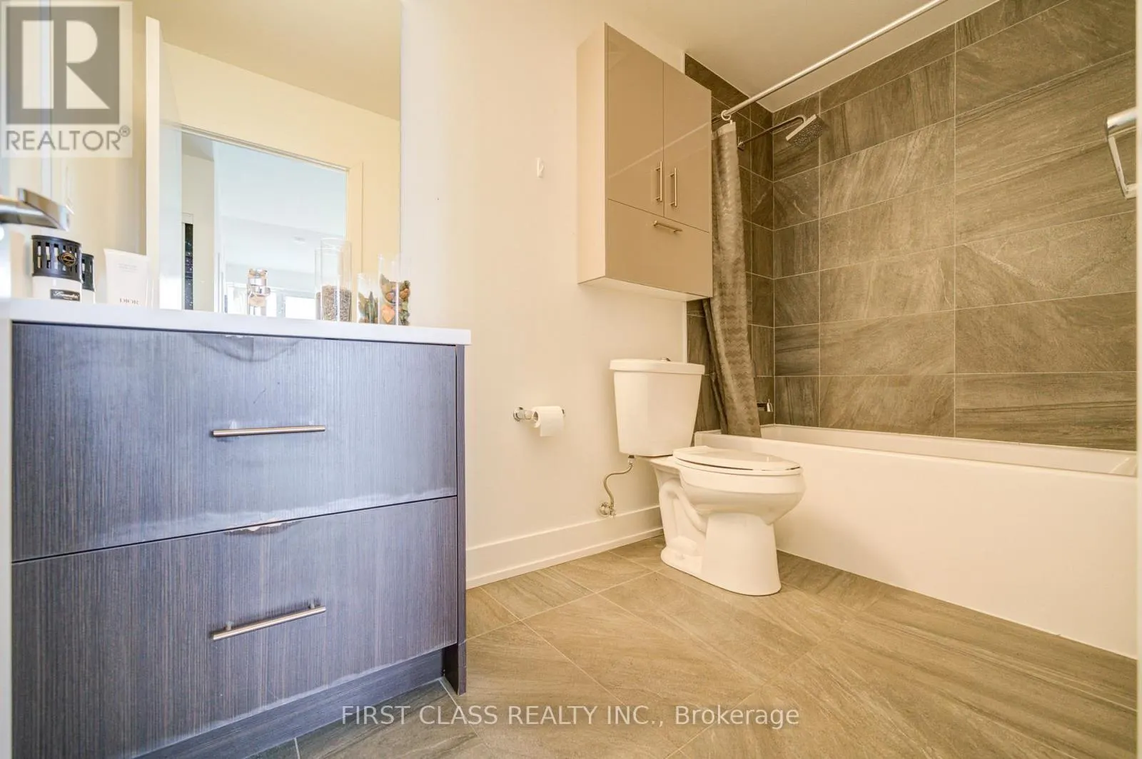 1601 - 180 FAIRVIEW MALL DRIVE