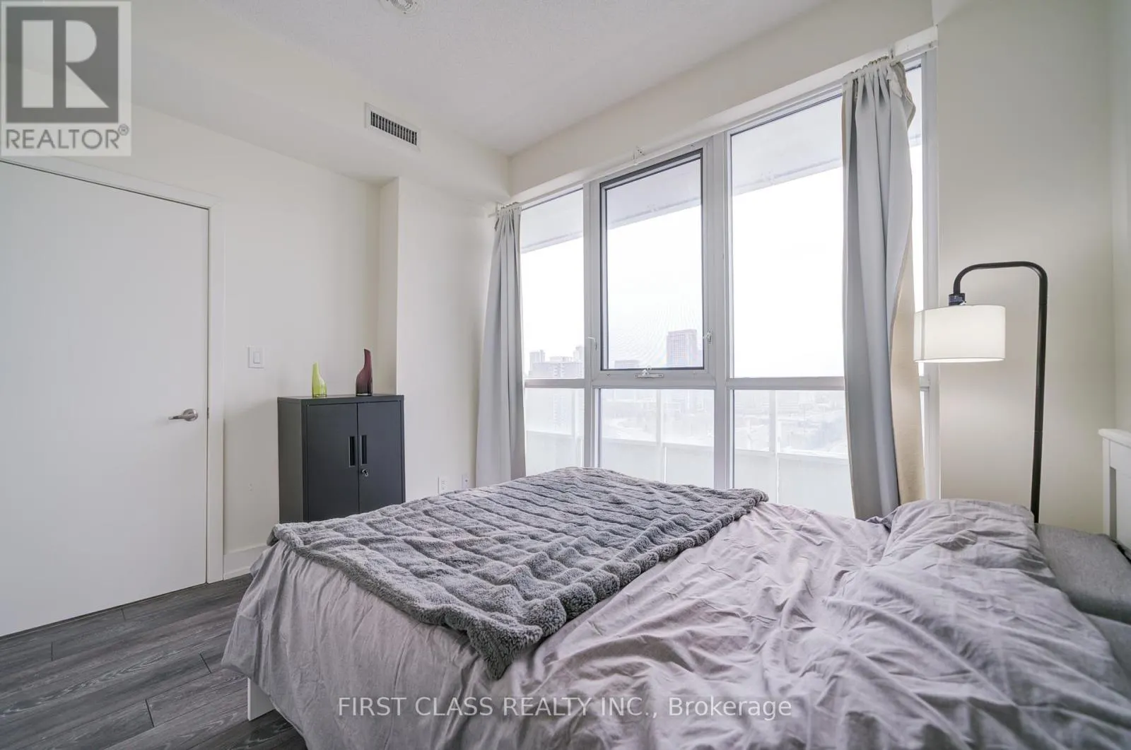 1601 - 180 FAIRVIEW MALL DRIVE
