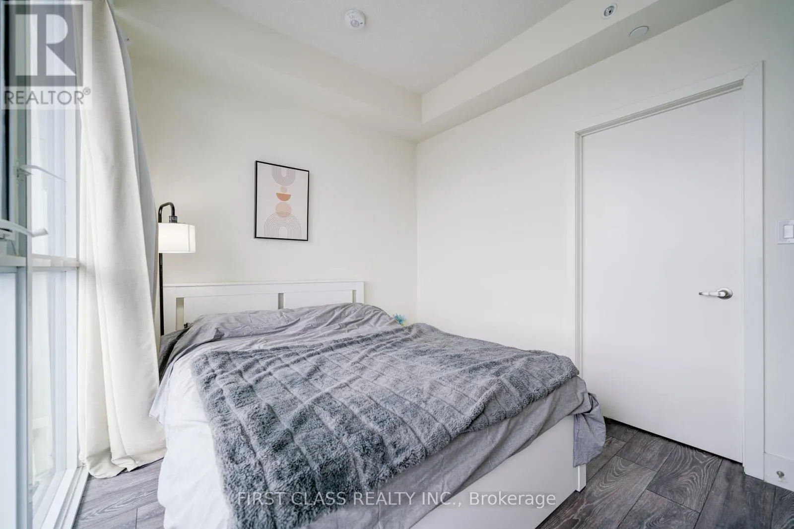 1601 - 180 FAIRVIEW MALL DRIVE