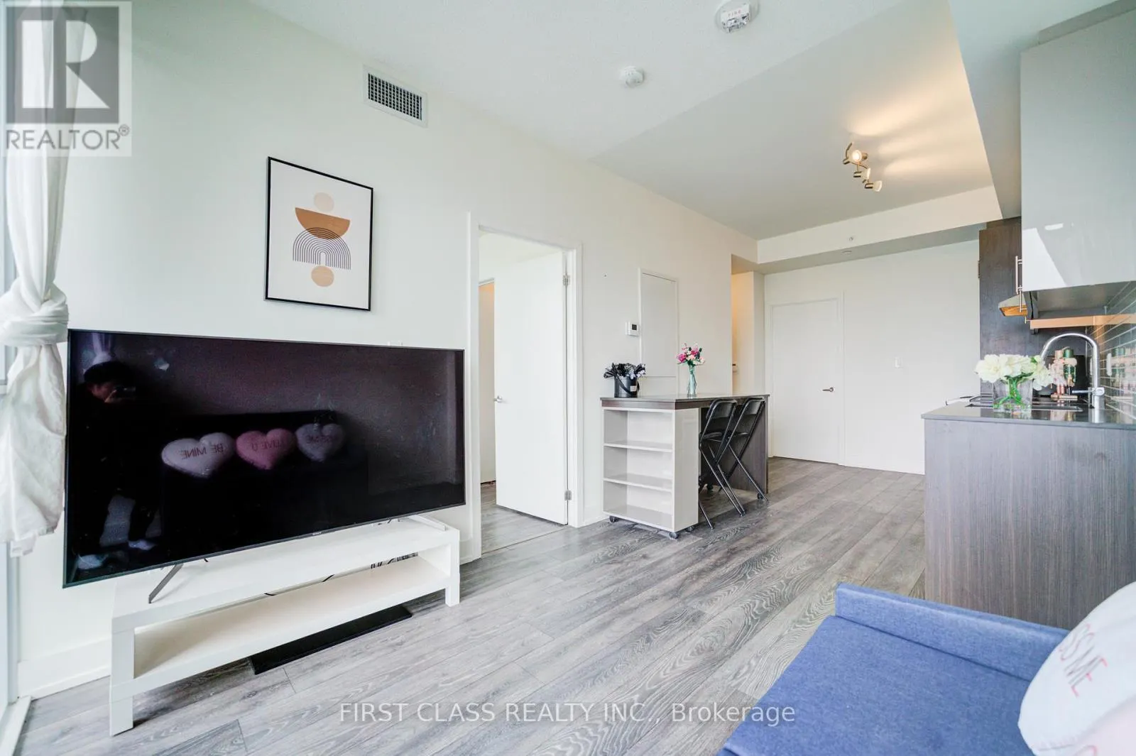 1601 - 180 FAIRVIEW MALL DRIVE