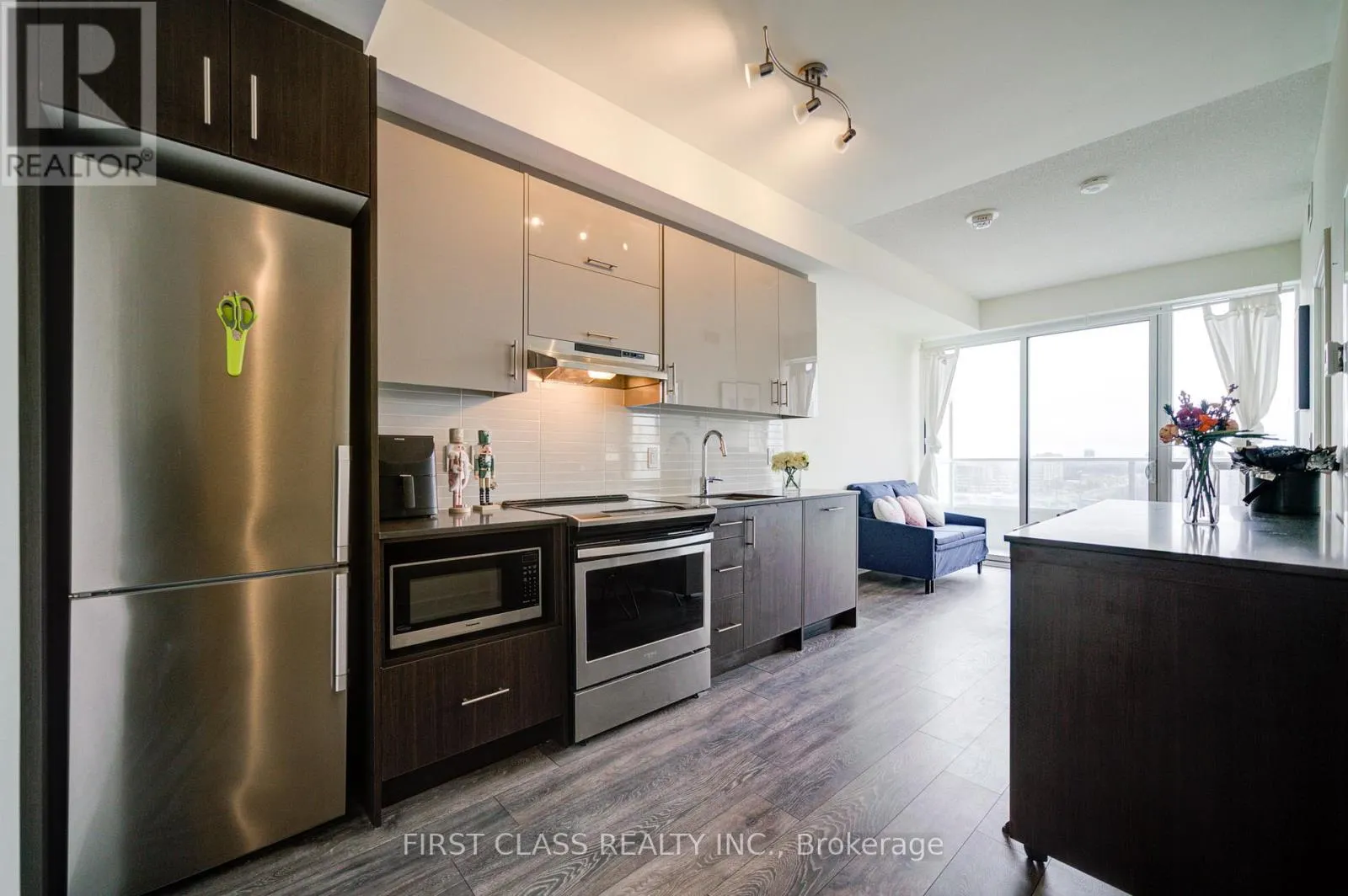 1601 - 180 FAIRVIEW MALL DRIVE