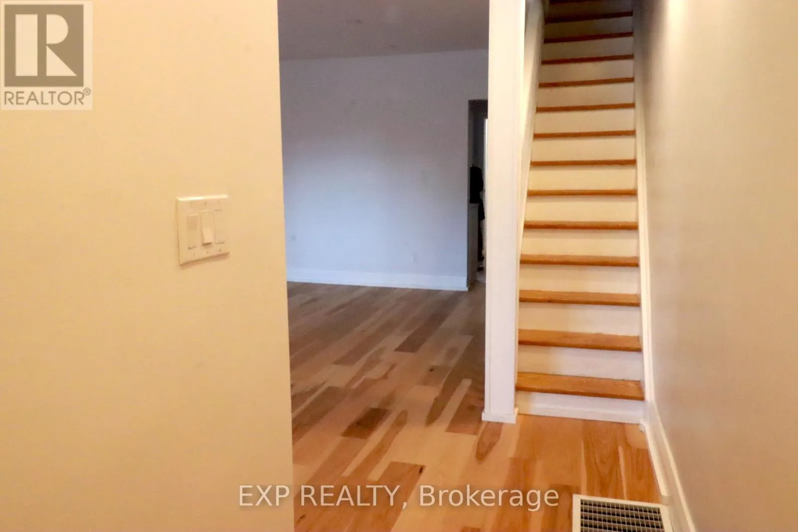 342 EGLINTON AVENUE E