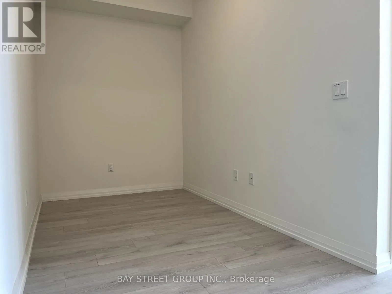 2707 - 280 DUNDAS STREET W