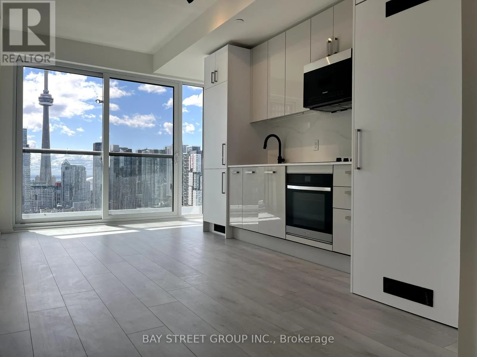 2707 - 280 DUNDAS STREET W