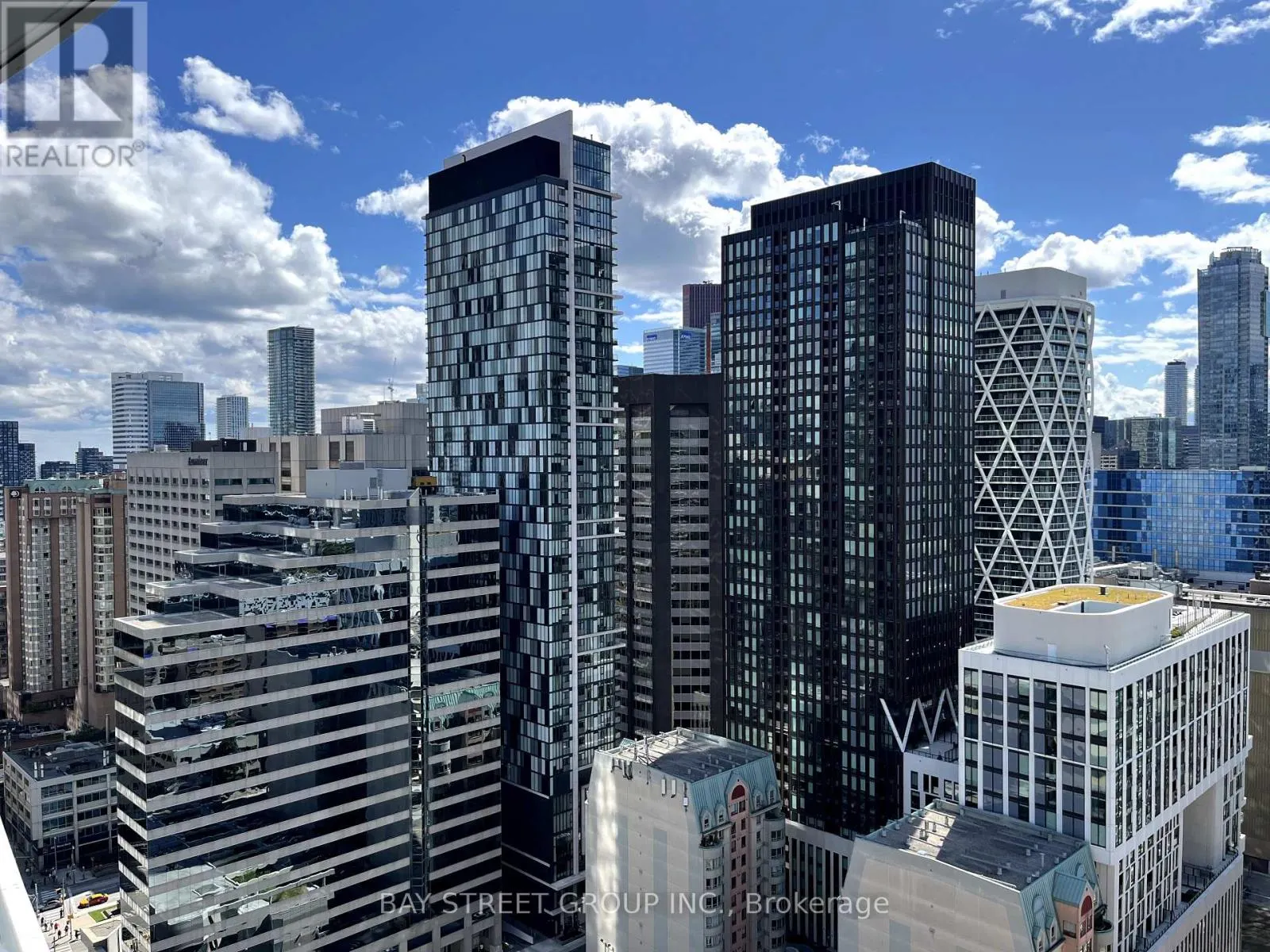 2707 - 280 DUNDAS STREET W