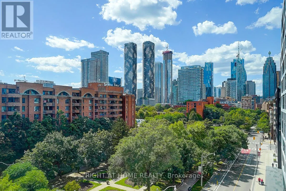 718 - 222 THE ESPLANADE