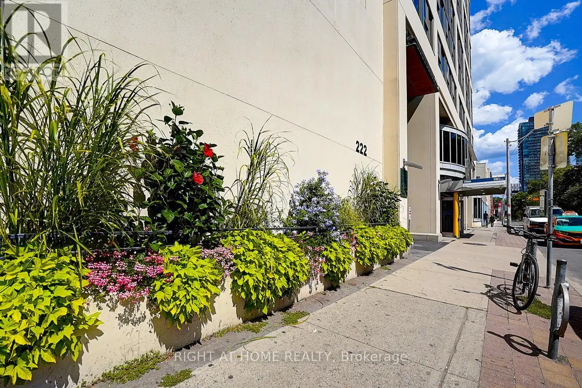 718 - 222 THE ESPLANADE
