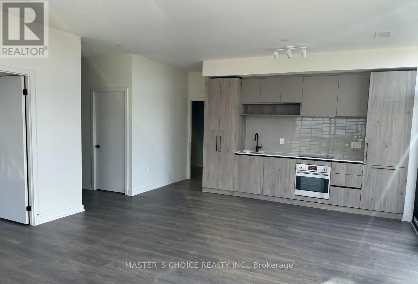 1604 - 181 STERLING ROAD