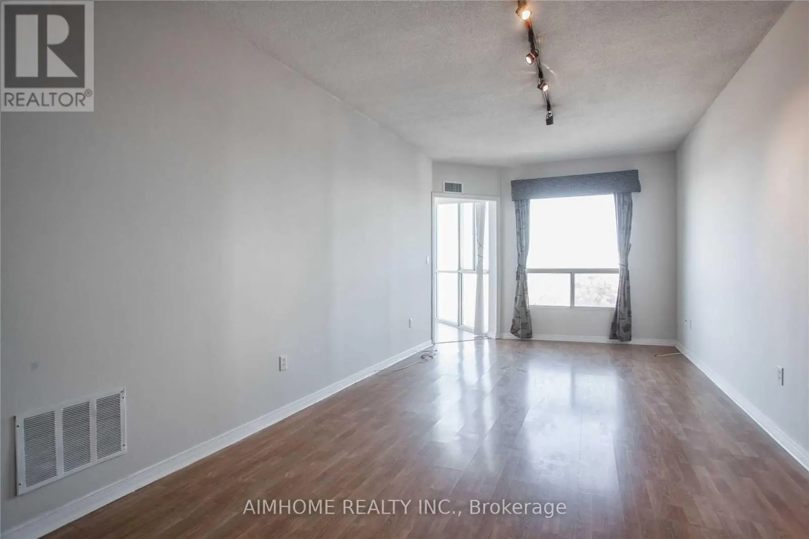 3711 - 5 CONCORDE PLACE