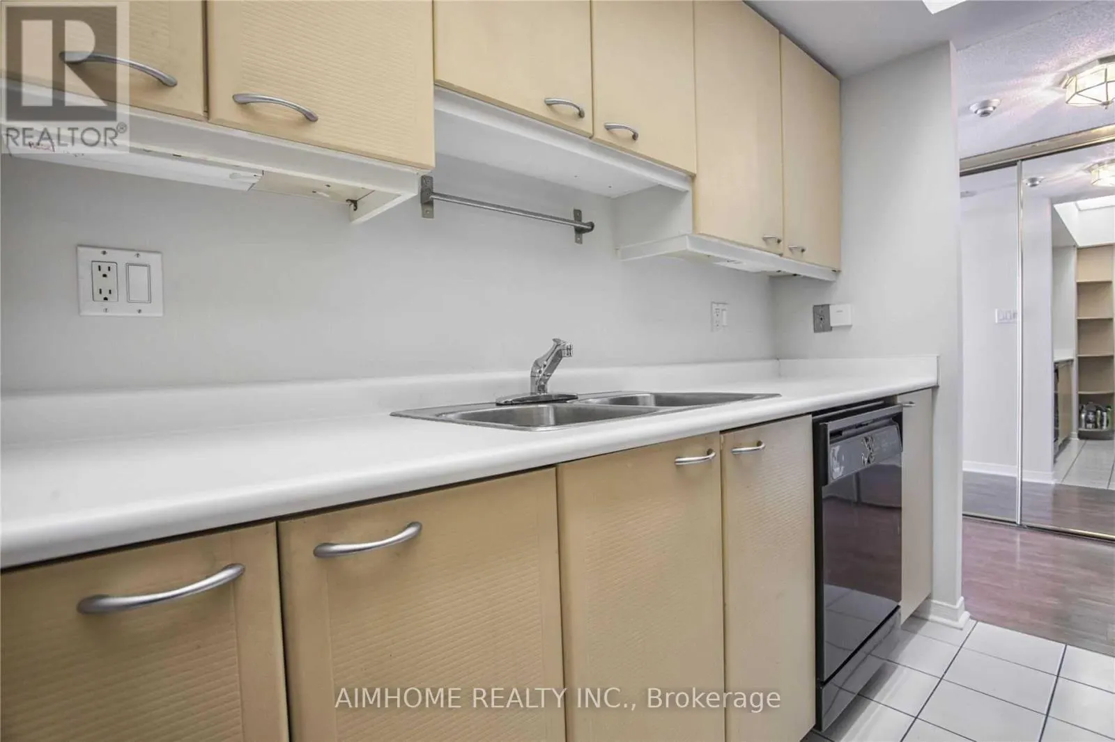 3711 - 5 CONCORDE PLACE