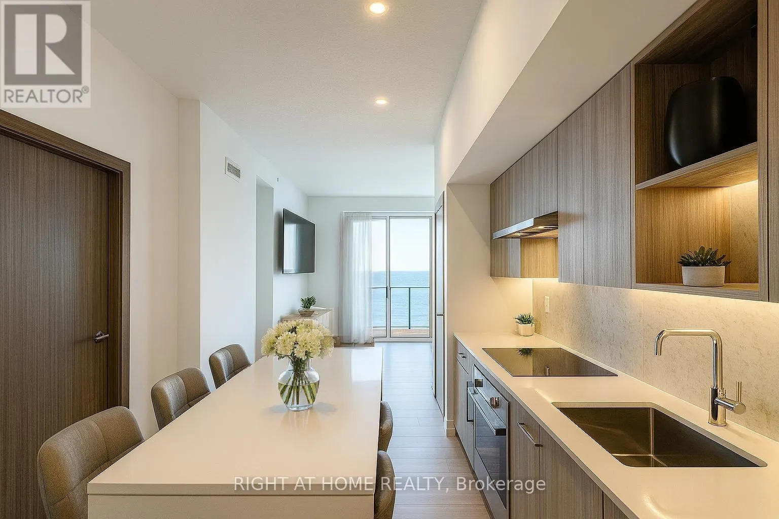 4216 - 17 BATHURST STREET