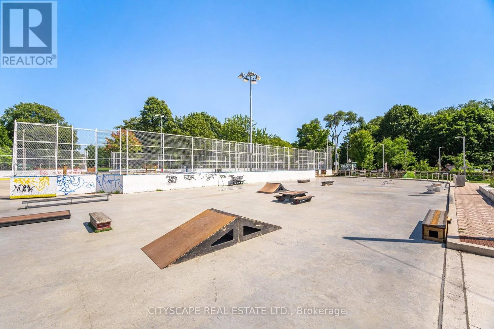 MAIN/LOWER - 791 DUFFERIN STREET