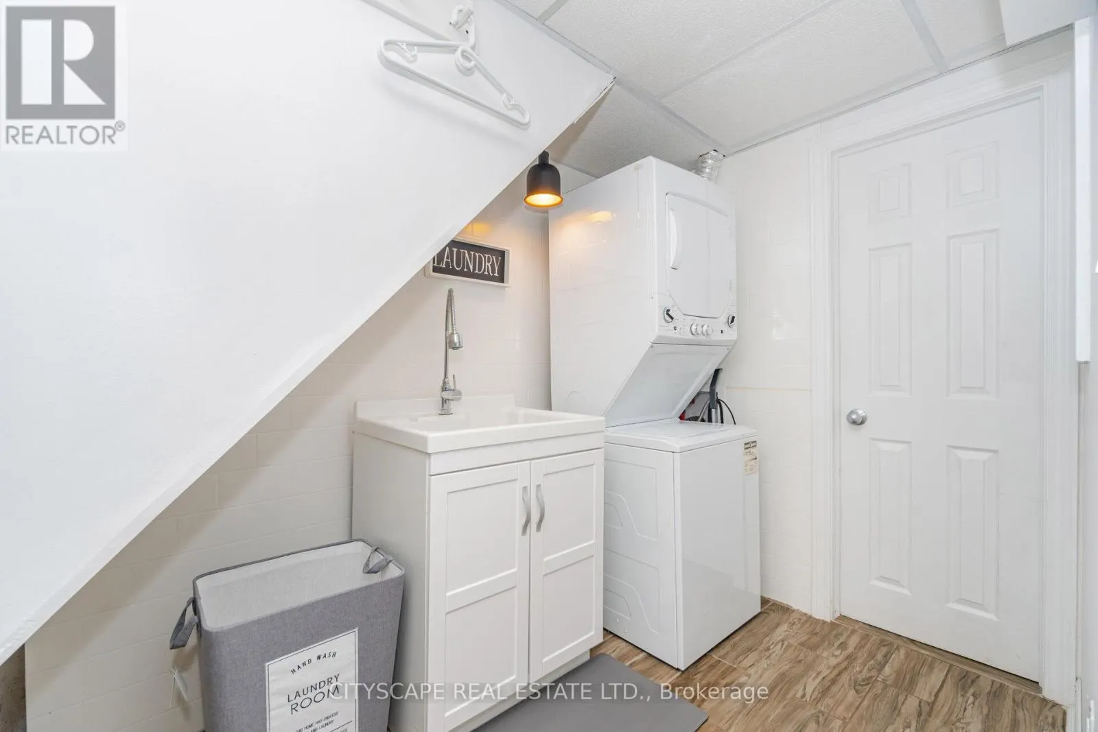 MAIN/LOWER - 791 DUFFERIN STREET
