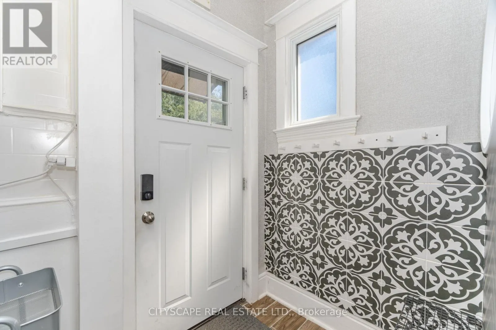 MAIN/LOWER - 791 DUFFERIN STREET