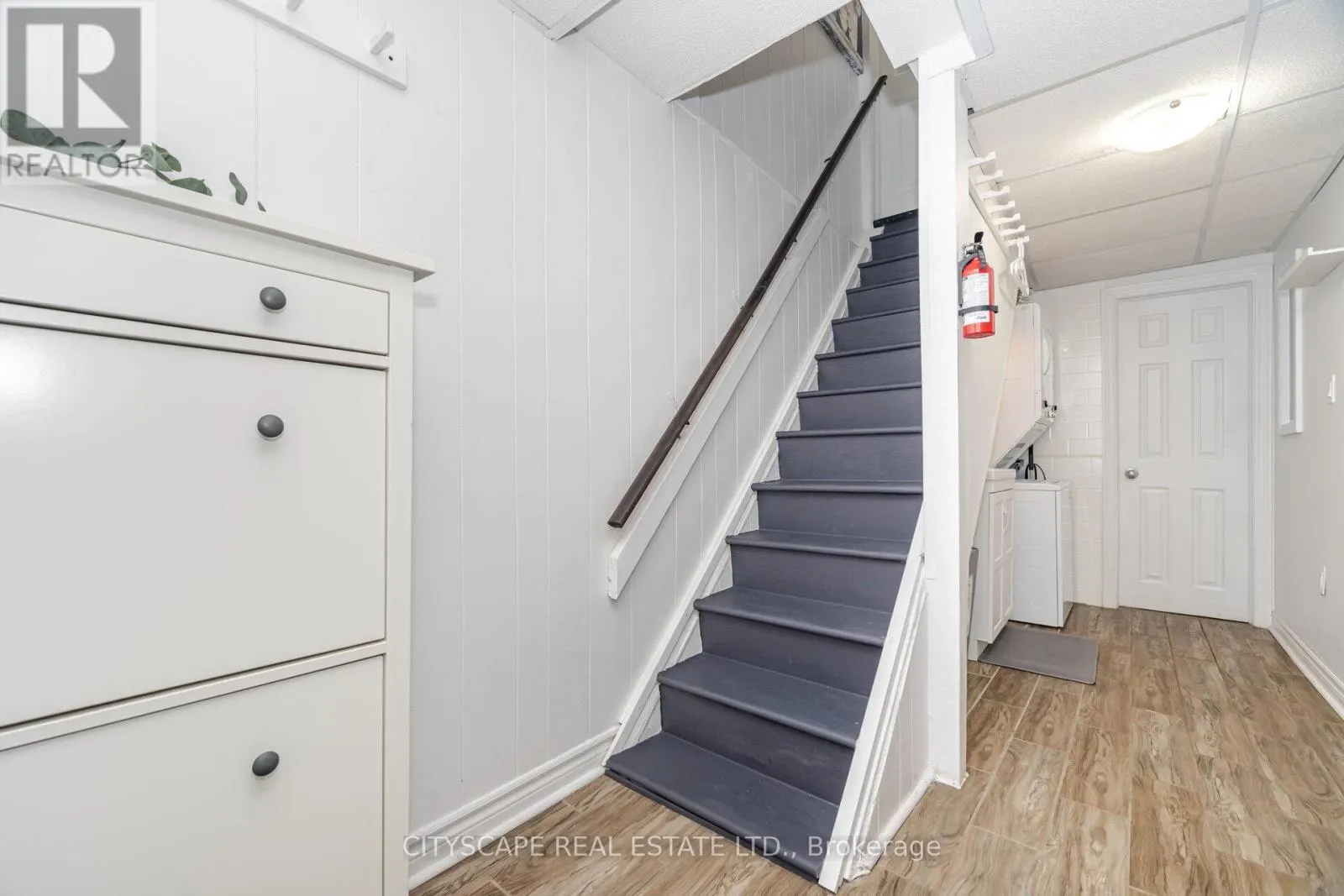 MAIN/LOWER - 791 DUFFERIN STREET