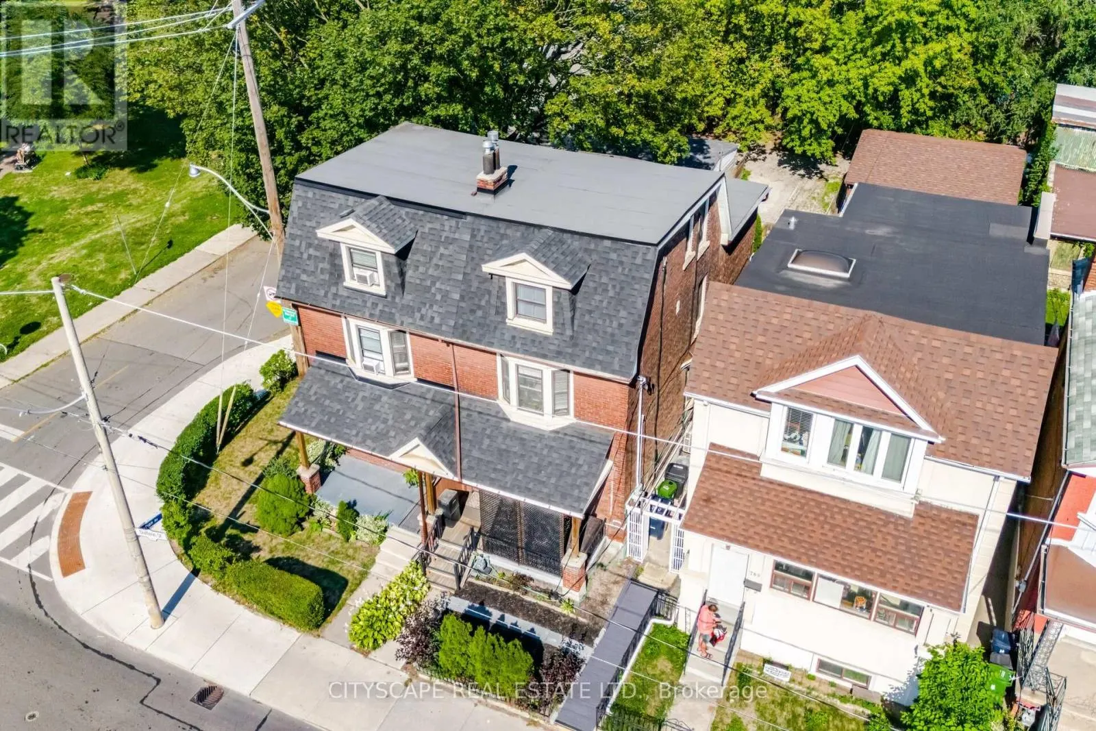 MAIN/LOWER - 791 DUFFERIN STREET