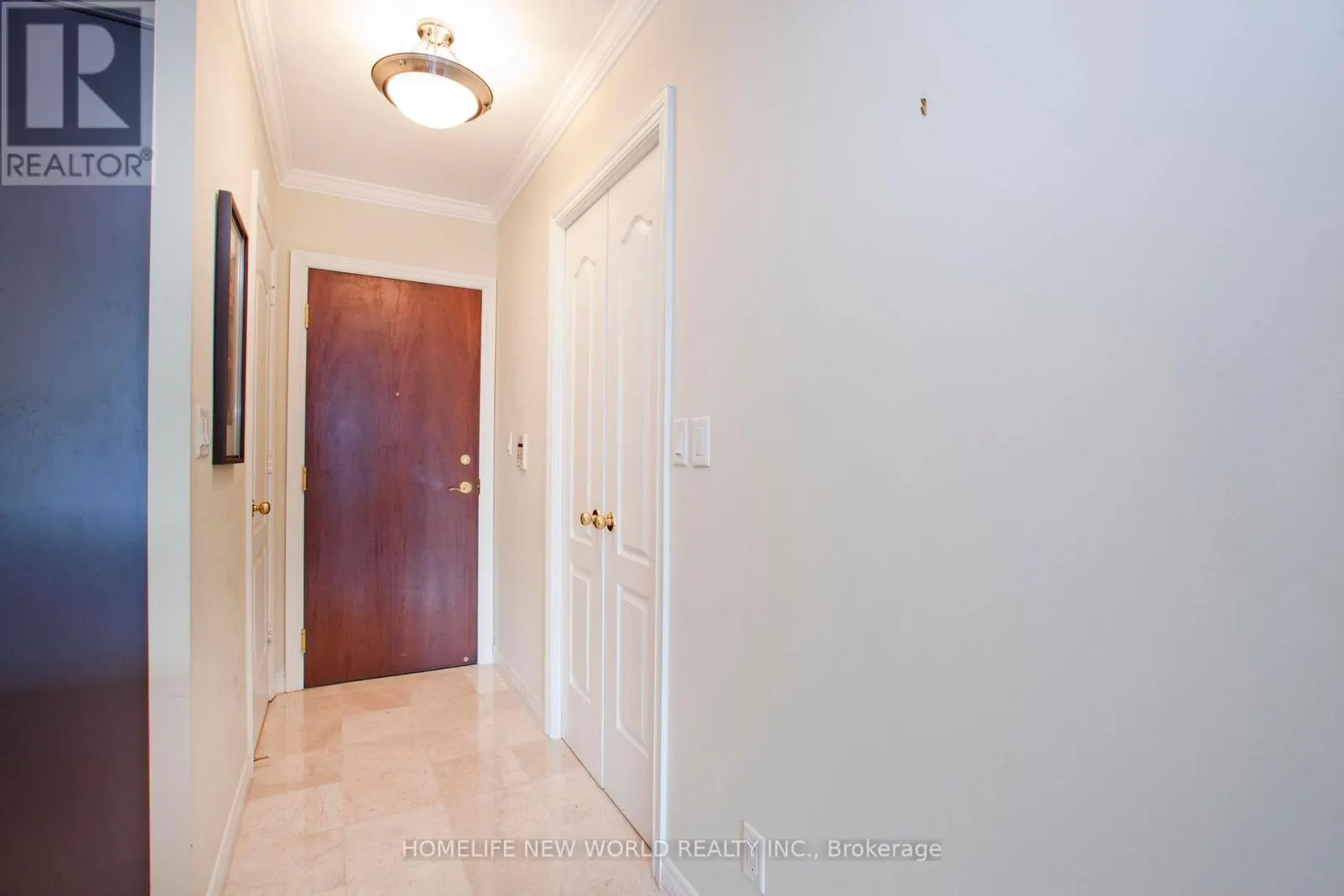 320 - 38 WILLIAM CARSON CRESCENT