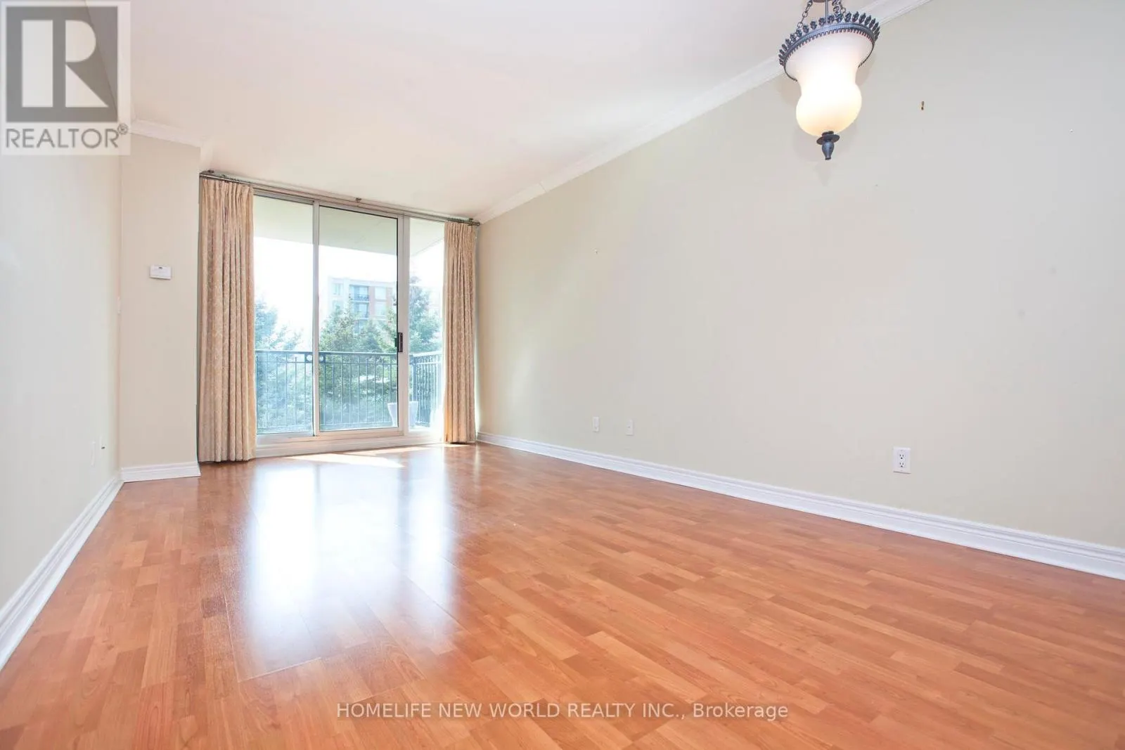 320 - 38 WILLIAM CARSON CRESCENT