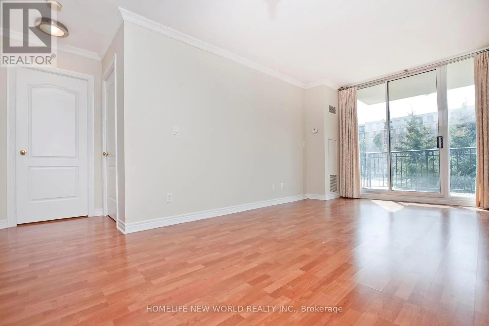 320 - 38 WILLIAM CARSON CRESCENT