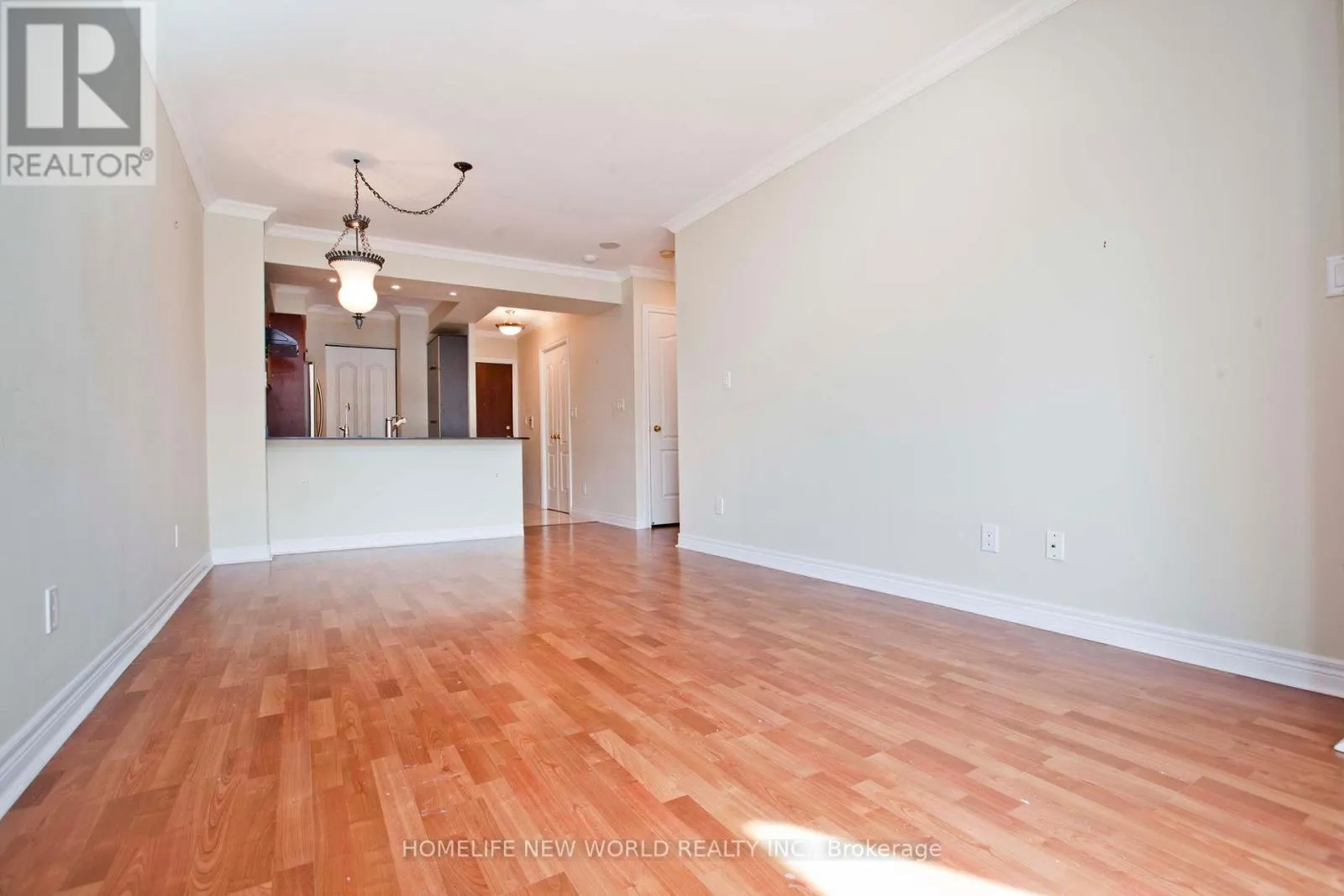320 - 38 WILLIAM CARSON CRESCENT