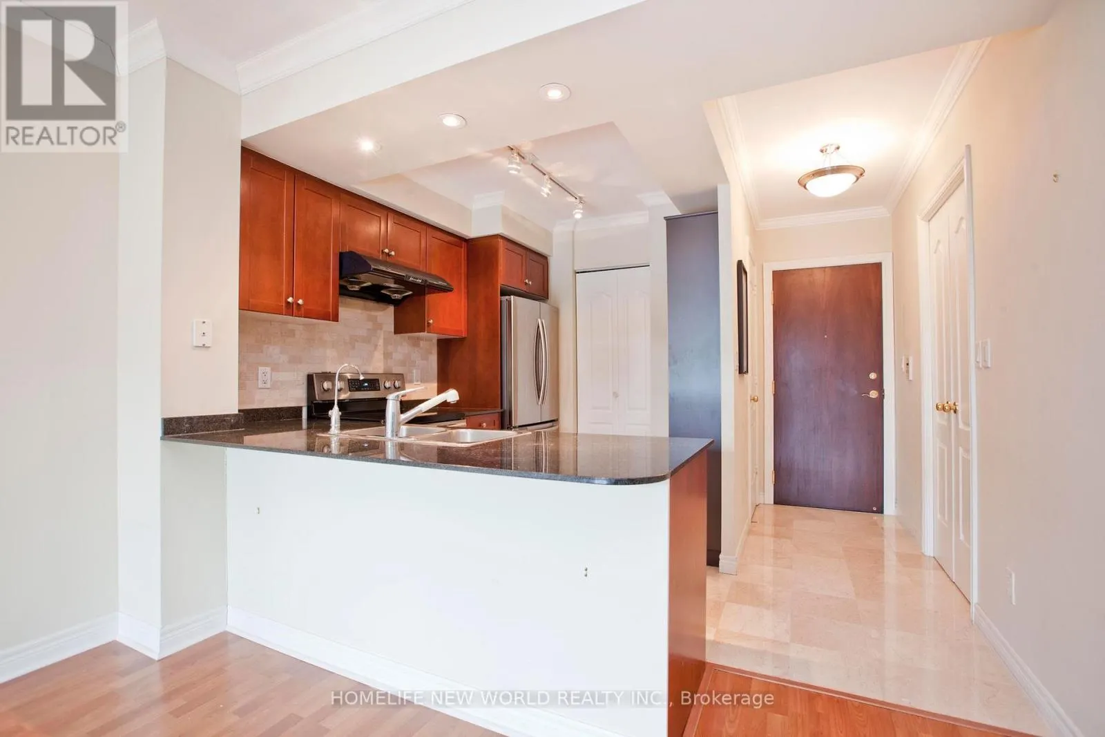 320 - 38 WILLIAM CARSON CRESCENT