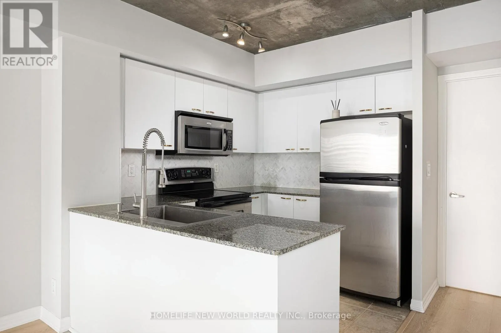 1108 - 22 WELLESLEY STREET E