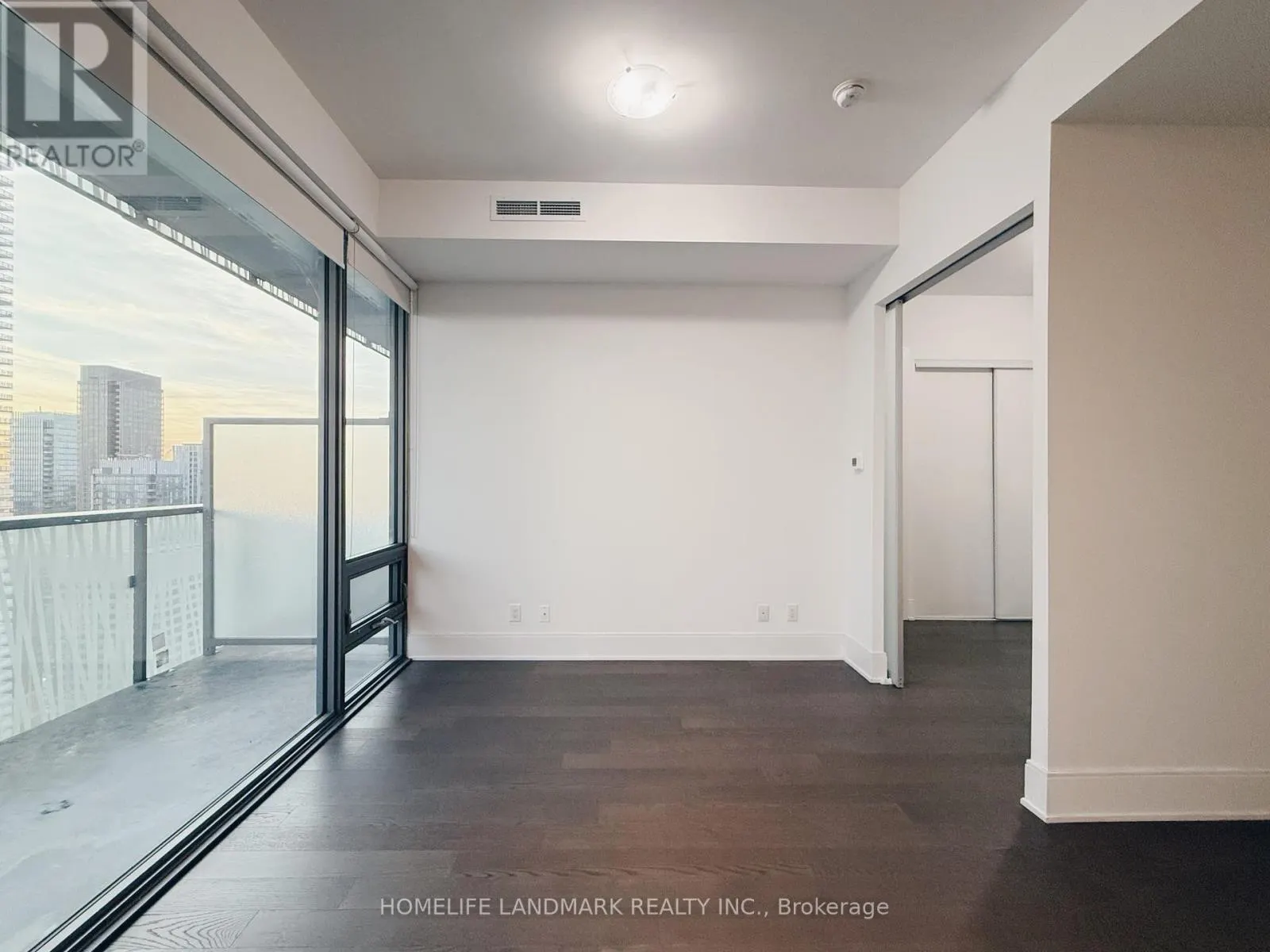 LPH5304 - 50 CHARLES STREET E