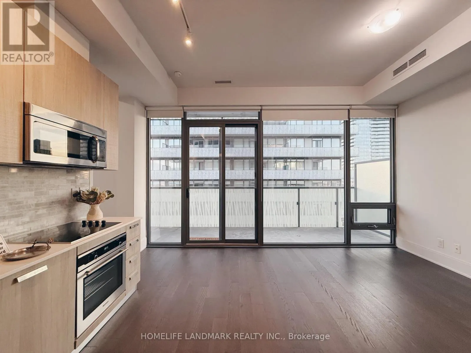 LPH5304 - 50 CHARLES STREET E