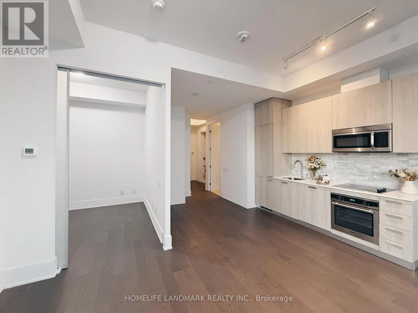 LPH5304 - 50 CHARLES STREET E