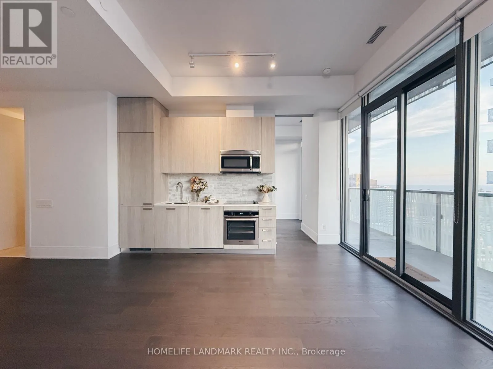 LPH5304 - 50 CHARLES STREET E