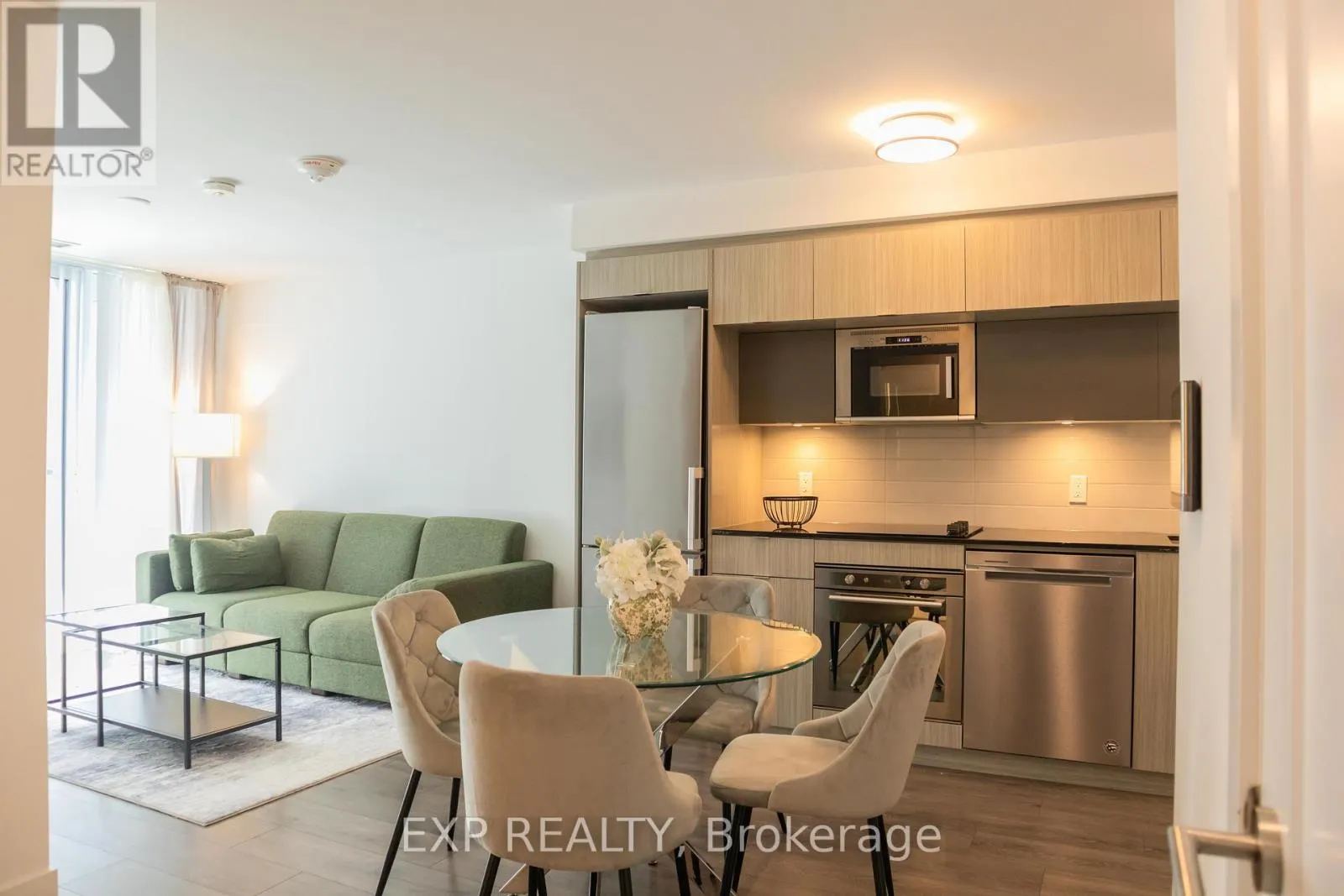 519 - 585 BLOOR STREET E