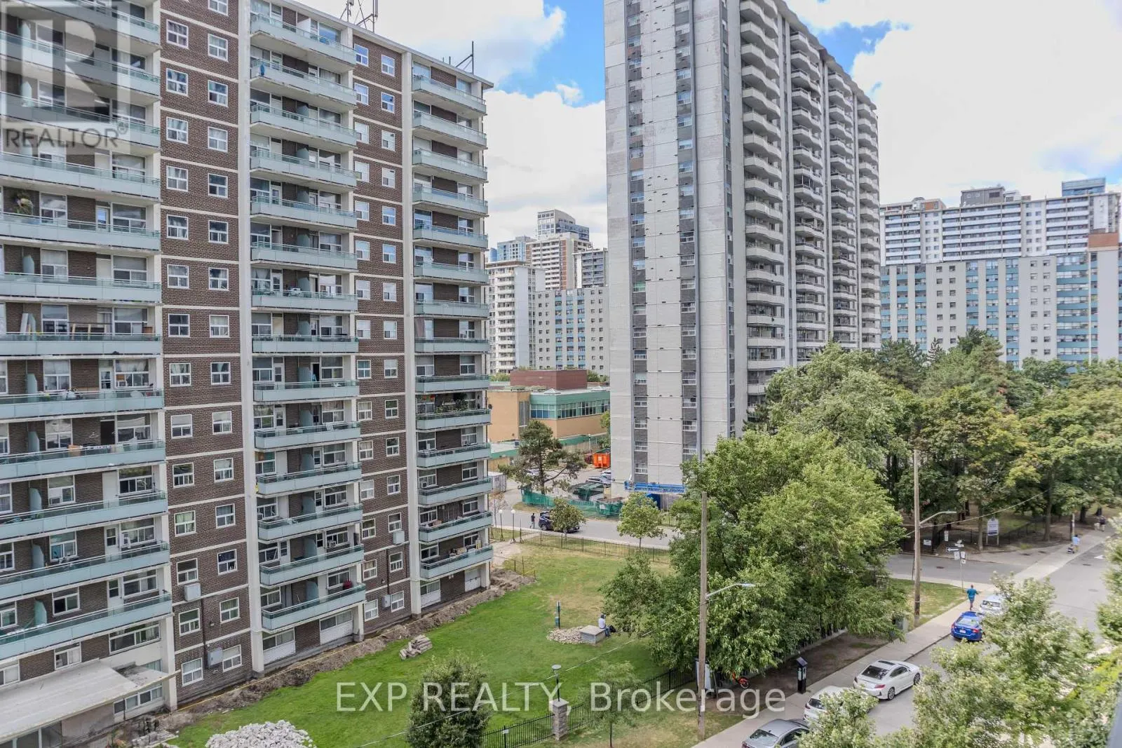 519 - 585 BLOOR STREET E