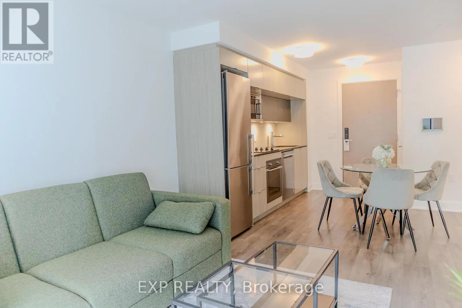 519 - 585 BLOOR STREET E