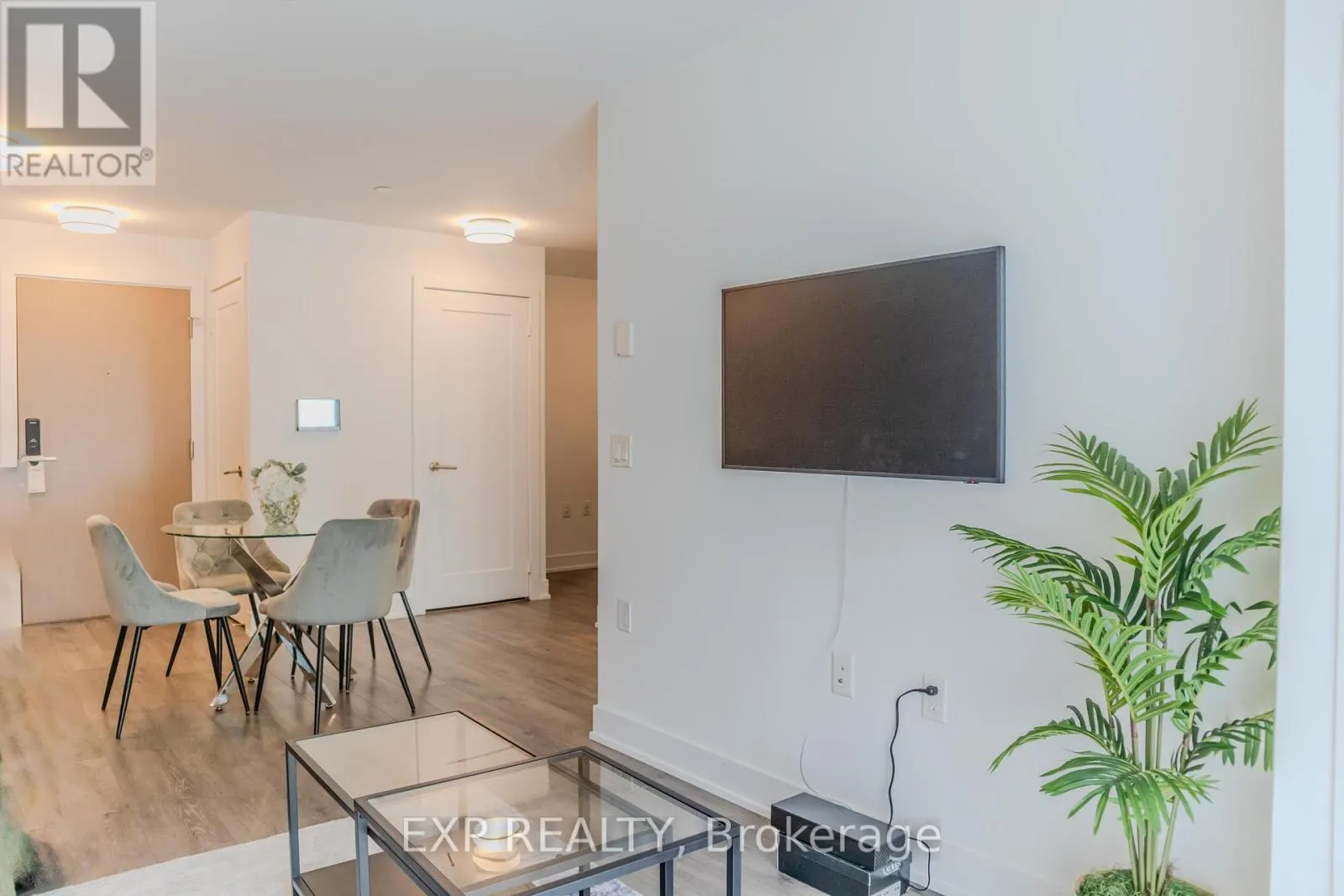 519 - 585 BLOOR STREET E