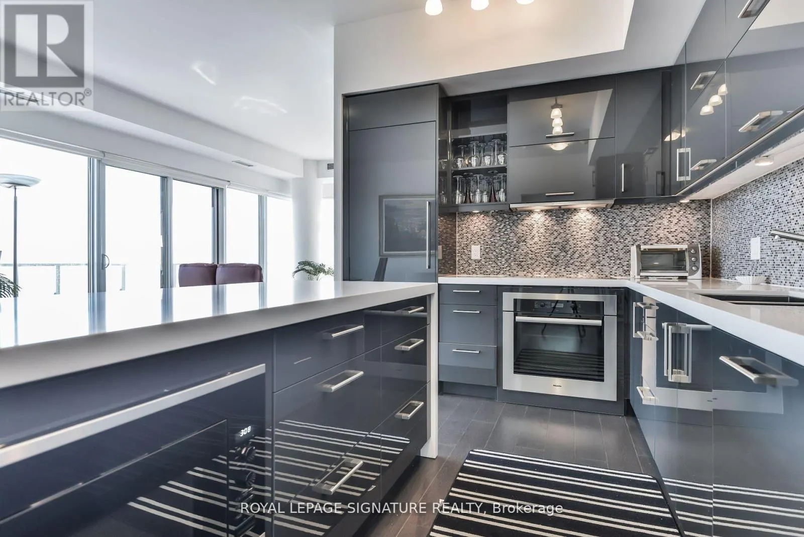 4002 - 65 ST MARY STREET