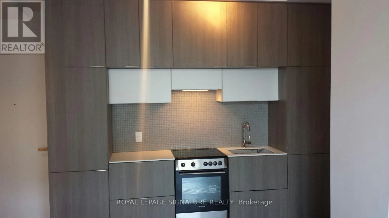 411 - 159 DUNDAS STREET E