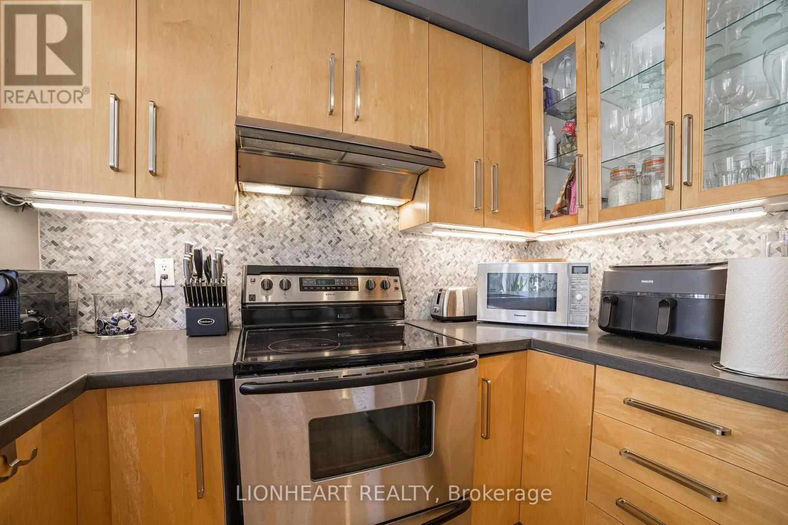 610 - 168 KING STREET