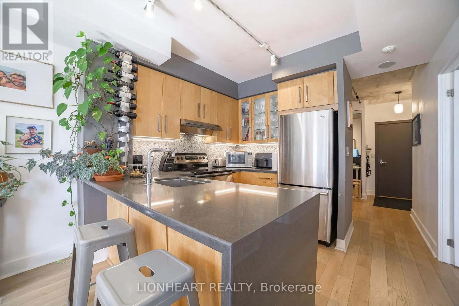 610 - 168 KING STREET