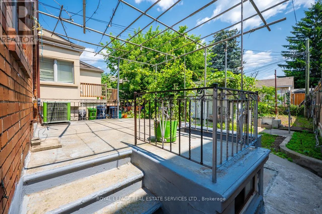 393 GLENHOLME AVENUE
