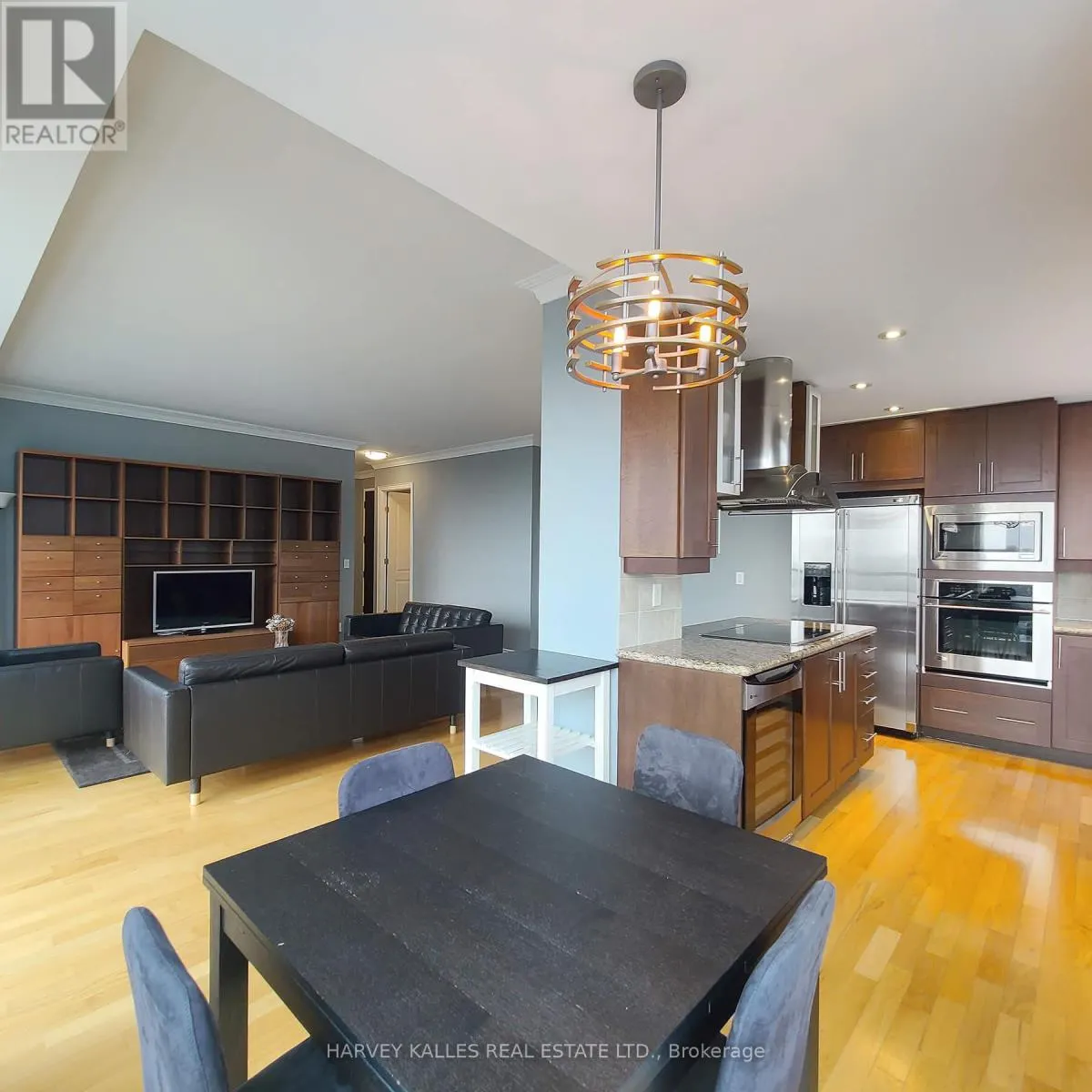 4402 - 761 BAY STREET