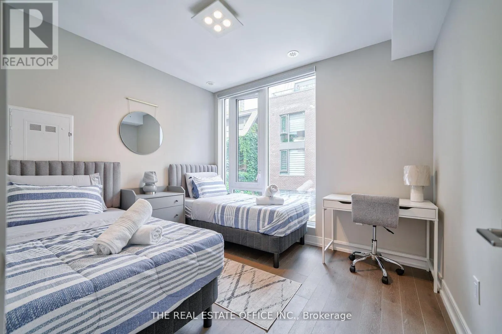 TH 2 - 33 DUNDONALD STREET S