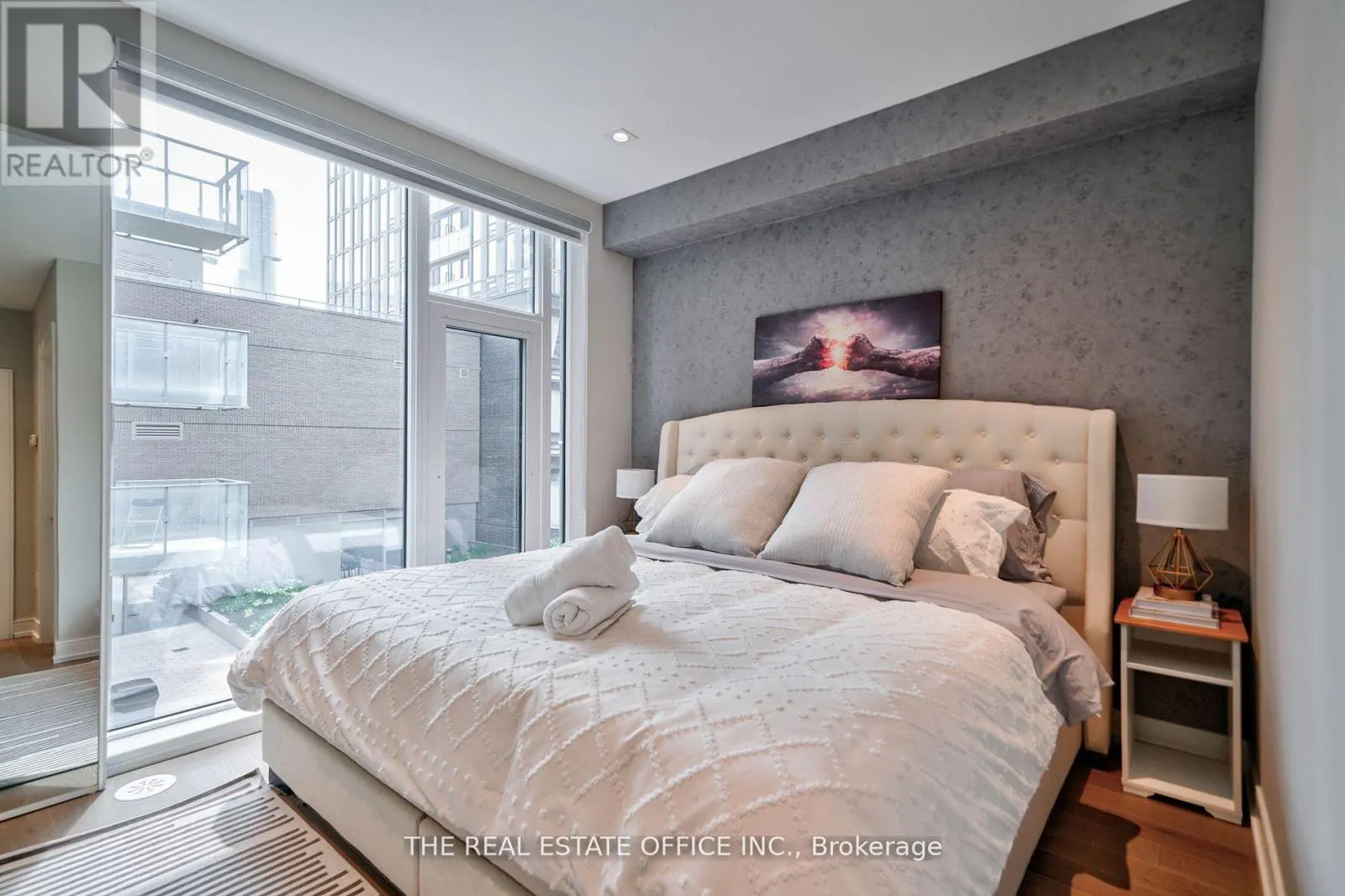 TH 2 - 33 DUNDONALD STREET S