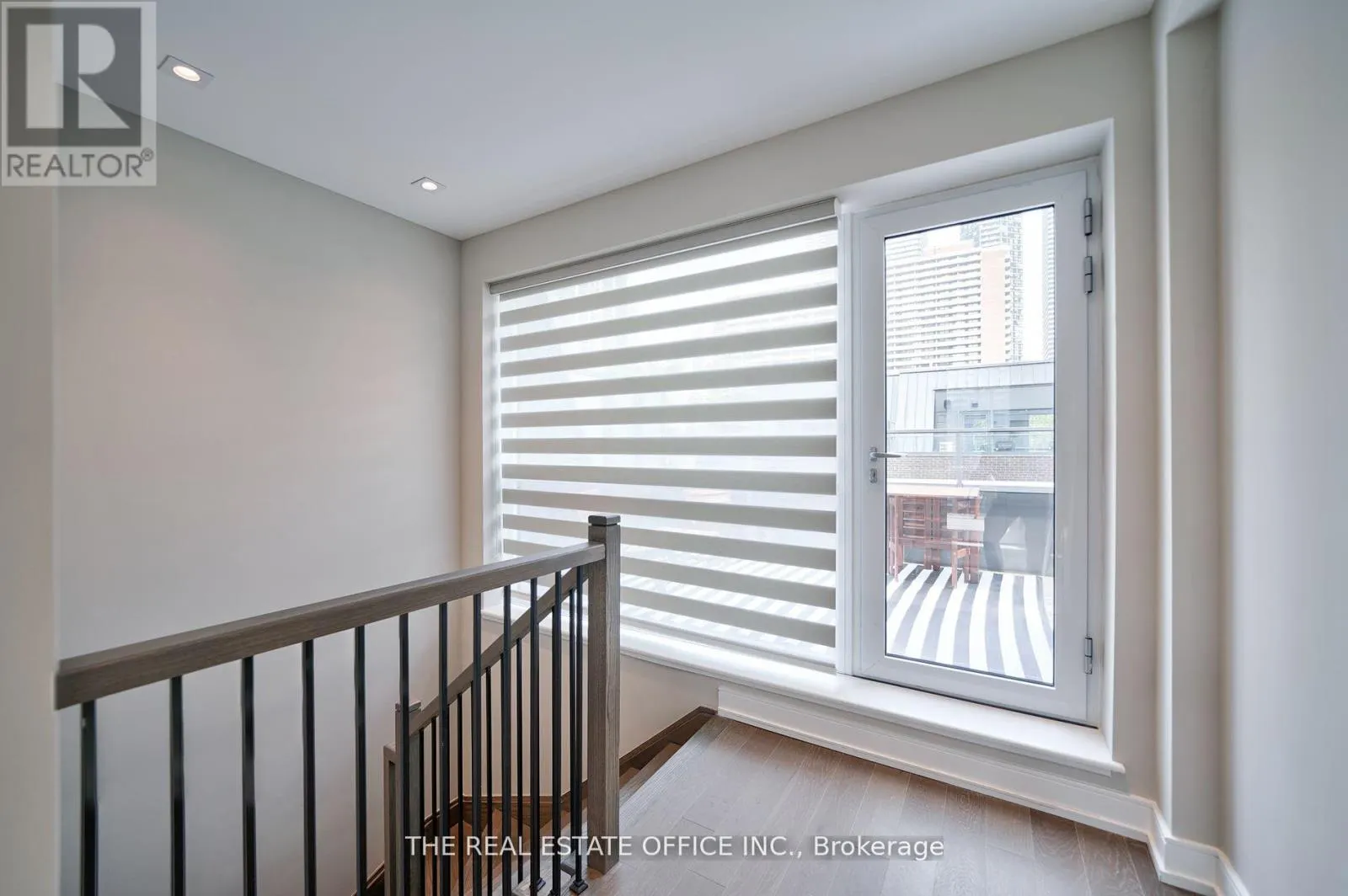 TH 2 - 33 DUNDONALD STREET S